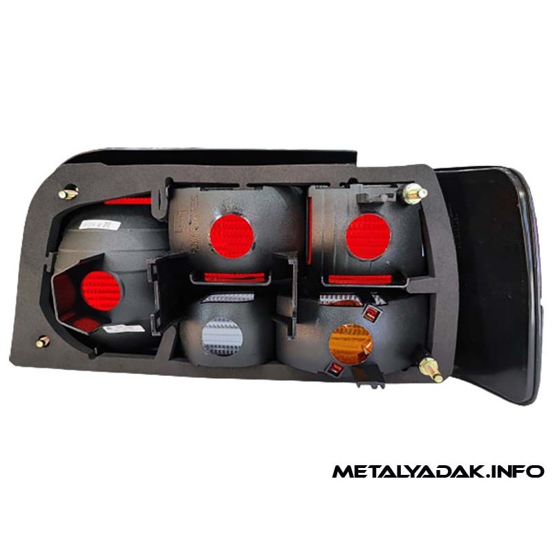 تعویض چراغ عقب پژو 405